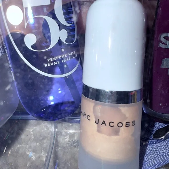 Sol De Janeiro travel set with moisturizing product gifts. - Picture 3 of 6